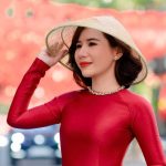 Á hậu Đinh Thị Hiệp và những khoảnh khắc thanh tân giữa lòng Thủ đô