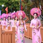 BST áo dài “Hương sắc đại ngàn” bay giữa phố núi trong phần trình diễn của Top 20 Hoa hậu Doanh nhân Việt Nam 2026